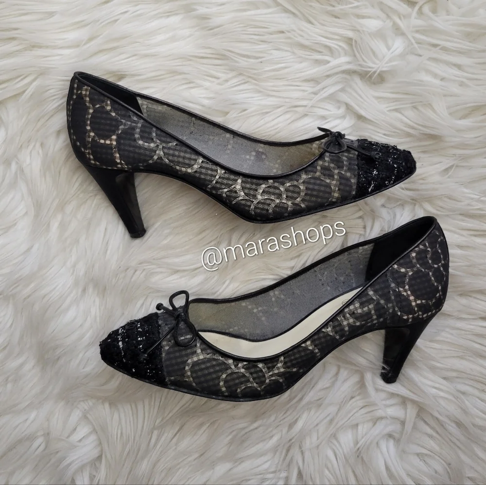 CHANEL Interlocking CC Logo Pumps